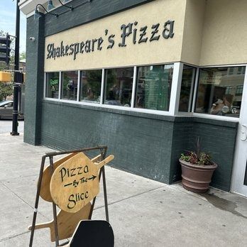 Shakespeare's Pizza Interior