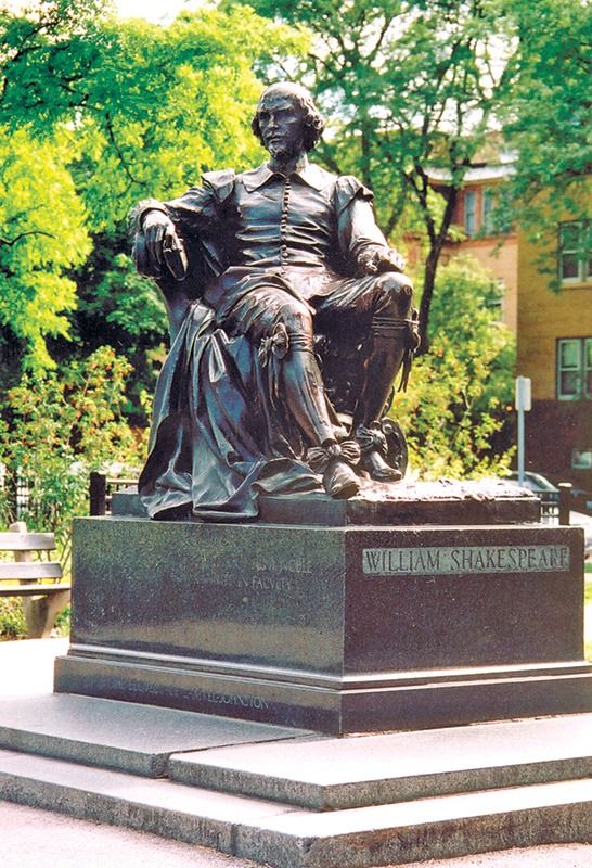 Statue of William Shakespeare in Chicago