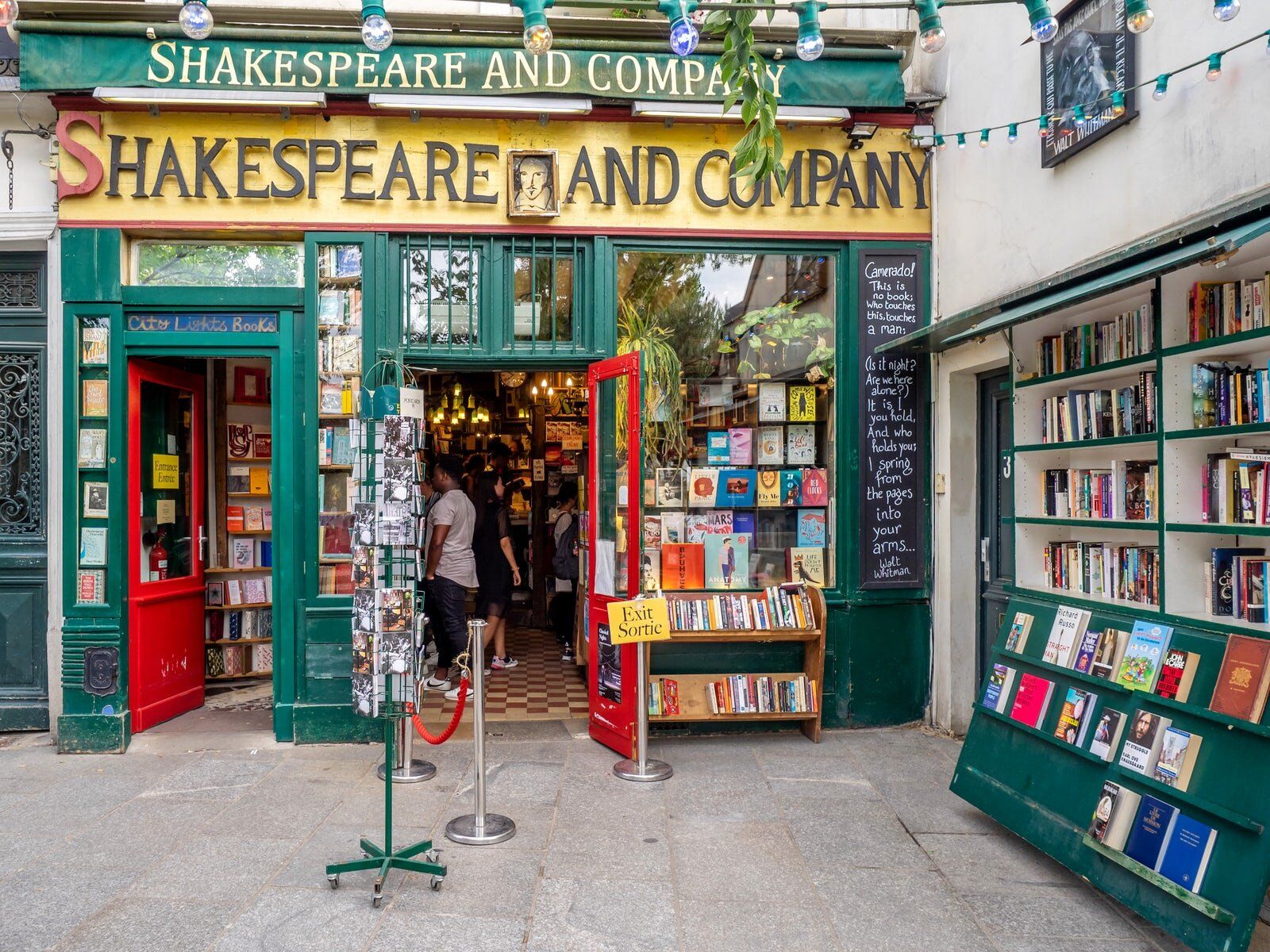 Shakespeare and Company entrance